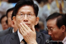 생각에 잠긴 김문수 후보