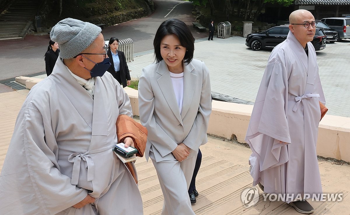 한국 국무총리 김혜경 여사, 캐나다 방문 중 한인회관 방문하여 동포들과 소통 및 격려The Korean Prime Minister Kim Hye-kyung Visits Canada, Visits Local Korean Community Hall to Communicate with Compatriots and Give Support