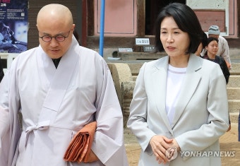한국 국무총리 김혜경 여사, 캐나다 방문 중 한인회관 방문하여 동포들과 소통 및 격려The Korean Prime Minister Kim Hye-kyung Visits Canada, Visits Local Korean Community Hall to Communicate with Compatriots and Give Support