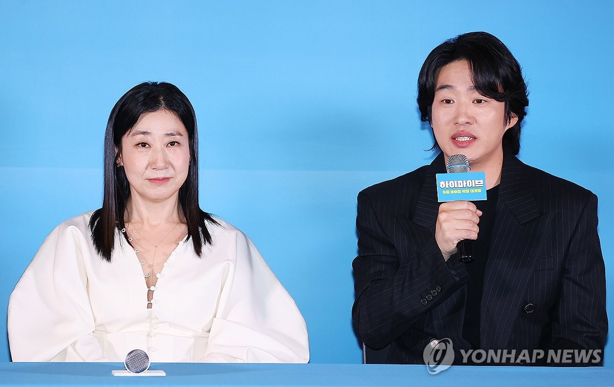 하이파이브 주역 안재홍과 라미란, 유튜브 프로그램 살롱드립2 출연 활보하며 홍보 릴레이 이어간다.