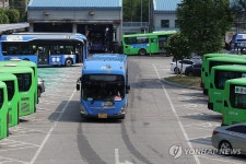 차고지에 대기 중인 서울 시내버스