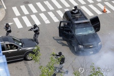 대통령경호처, 장애물 및 강습차량 회피 기동 훈련 공개