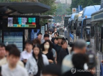 서울 시내버스 노조, 파업 유보…버스 정상운행