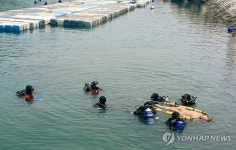 여름 앞두고 테트라포트 추락 구조훈련