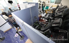 런닝머신 옆에 설치된 사전투표소