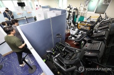 런닝머신 옆에 설치된 사전투표소