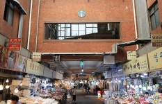 스타벅스, 스페셜 스토어 광장마켓점오픈