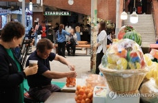 전통시장에 녹아든 스타벅스