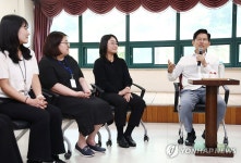 초지종합사회복지관에서 간담회 연 김문수 후보