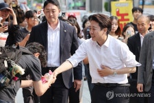 사전투표 첫날, 거리유세 나선 이준석 후보