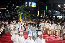 강릉단오제 길놀이, 38개팀 4천여 명 참가…강릉이 들썩