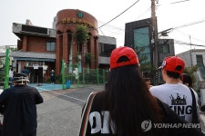 신촌동사전투표소 앞 부정선거 감시