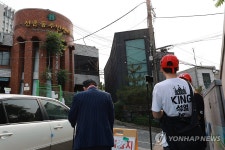 신촌동사전투표소 앞 부정선거 감시