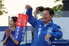 진짜 대한민국 청사초롱 든 이재명 후보