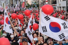 김문수 유세 보는 포항 시민들