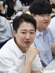 한국공학대 학생들과 학식 먹는 이준석 후보