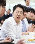 한국공학대 학생들과 학식 먹는 이준석 후보