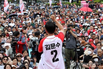 부산 시민들 만나는 김문수 후보