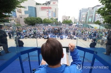 야탑역 광장에서 유세 펼치는 이재명 후보