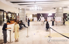웨딩홀에 마련된 투표소