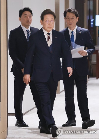 이재명 대통령, 한강홍수통제소 현장서 수해 대비 협조 회의 주재
