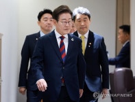 국무회의 입장하는 이재명 대통령