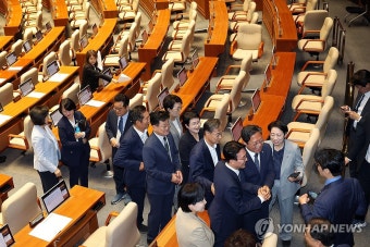 차례차례 김민석 국무총리 후보자와 기념촬영