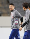 그라운드 걷는 이민성 감독