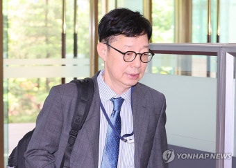 박윤주 외교부 1차관, 토론에 예의를 차리지 말라 주장 박차