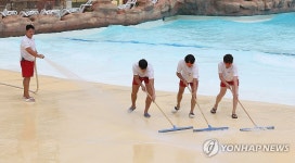 스파밸리 개장 앞두고 청소