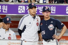 분주한 두산 코치진