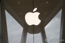 애플, 시리 AI 업그레이드 내년 봄 출시 목표 설정