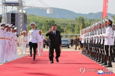 北, 좌초했던 구축함 '강건호' 진수… 김정은 참석