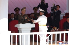 北, 좌초했던 구축함 '강건호' 진수… 김정은 참석
