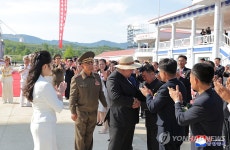 김정은, 딸 주애와 신형 구축함 '강건호' 진수식 참석