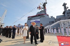 김정은, 딸 주애와 신형 구축함 '강건호' 진수식 참석