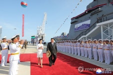 김정은, 딸 주애와 신형 구축함 '강건호' 진수식 참석