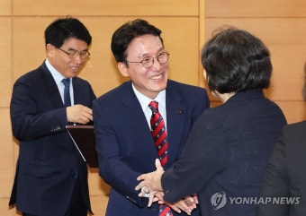 물가 안정 간담회 참석하는 김민석 총리 후보자