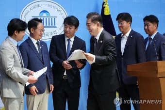 원내대표단 인선 발표 마친 김병기 원내대표