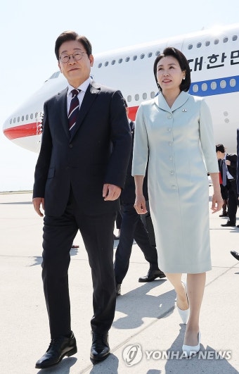 이재명 대통령 부부, G7 정상회의 캐나다 도착