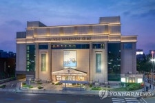 현대백화점 압구정본점, 주변 아파트 재건축 맞춰 신축 검토