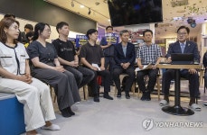 홈플러스 사태 관련 입점 점주협의회 만난 우원식 국회의장