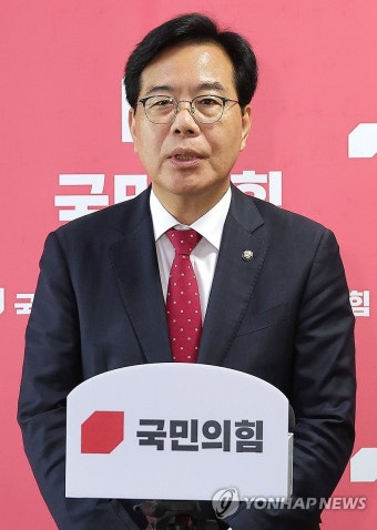 취재진 앞 발언하는 송언석 원내대표