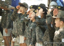 충성!
