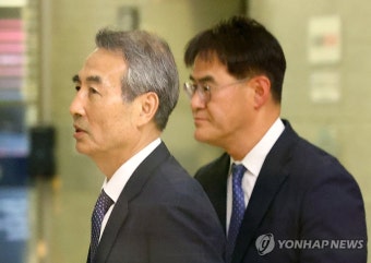 중앙지검 나서는 민중기 특검