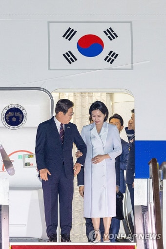 이재명 대통령, G7 정상회의 마치고 귀국