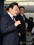 이재명 대통령, 귀국길 1호기에서 기자들과 대화