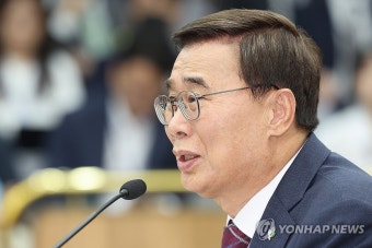 답변하는 이종석 국정원장 후보자