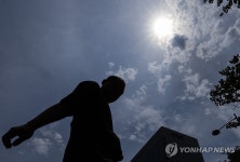 작열하는 태양 아래 도심 생존법