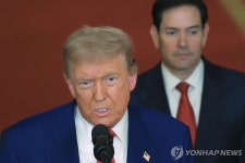 트럼프 이란엔 평화 아니면 비극뿐…공격할 표적 많이 남아